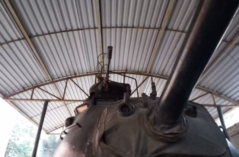 Về giáp bảo vệ, phần mặt trước tháp pháo dày 110mm, mặt trước thân là 120mm, hông trước dày 76mm, hông sau dày 51mm, sàn xe dày 25mm. Trong ảnh là cận cảnh tháp pháo tăng M48 Patton được trang bị pháo rãnh xoắn 90mm T54.