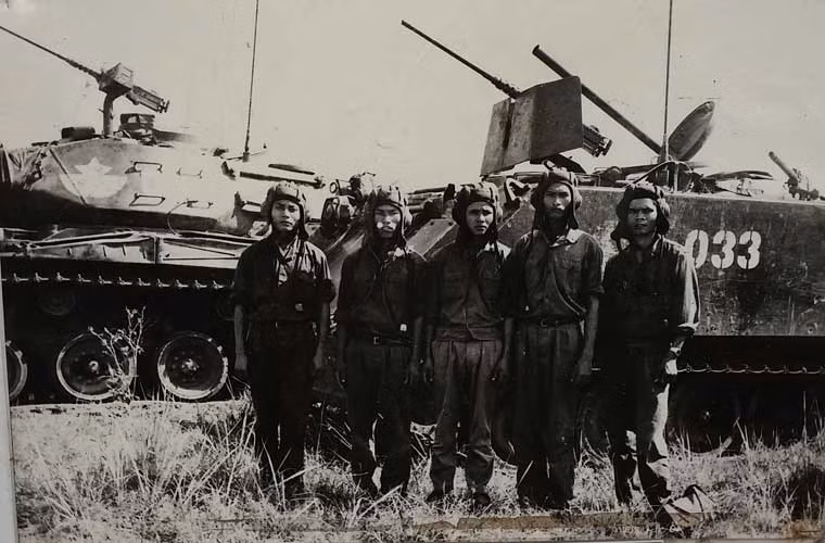 Kham pha xe tang chien loi pham gop cong GP Sai Gon (1)