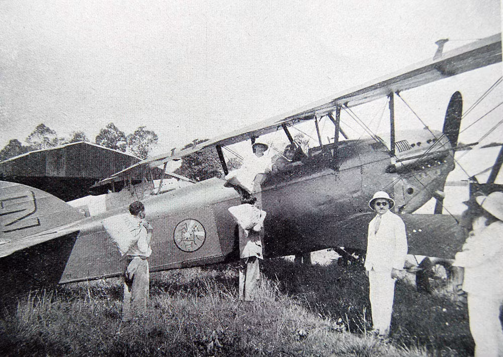 Chuyển phát bằng đường hàng không là một lựa chọn cao cấp hơn. Các chuyến bay giữa Pháp và Đông Dương được hãng Air Orient thực hiện hàng tuần. Mỗi hành trình sẽ mất khoảng 11 ngày, qua nhiều sân bay trung chuyển khác nhau. Ảnh: Belle Indochine.