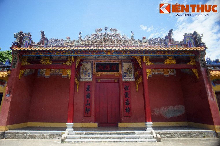 Vụ án diễn ra vào năm 1851, khi một số quan binh trấn giữ cửa biển Thị Nại bắt giữ ba chiếc thuyền nước ngoài. Mặc dù đã trình thẻ nhà buôn nhưng 108 người Hoa trên tàu bắt được đều bị chém chết rồi đem quăng xuống biển mất xác, hàng hóa bị thu giữ. Vụ việc được ngụy tạo như một vụ trấn áp cướp biển.