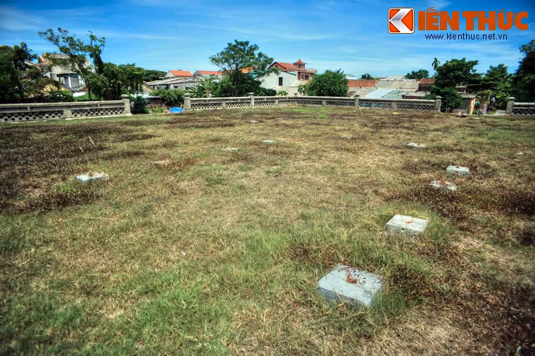 Lúc xây đàn, triều đình nhà Nguyễn đã huy động tất cả dinh trấn trong cả nước cống nạp đất sạch để đắp. Bởi vậy, có thể coi đàn Xã Tắc là tượng trưng cho đất đai cả tổ quốc.