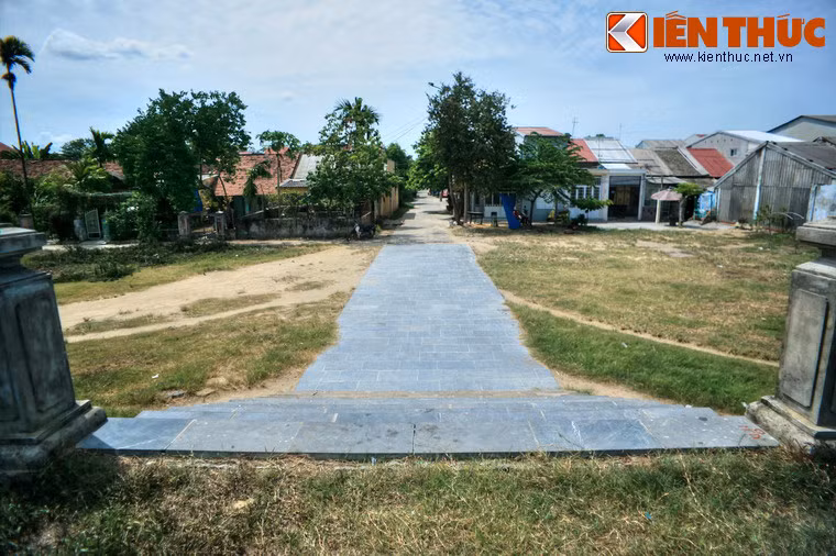 Theo quy định của triều Nguyễn, vào các năm Tý, Ngọ, Mão, Dậu, vua "ngự giá" làm lễ tế đàn Xã Tắc, những năm còn lại các ban đại thần thay nhau thực hiện công việc này. Từ thời Minh Mạng trở đi, triều đình tổ chức cúng tế đàn Xã Tắc mỗi năm hai lần vào tháng 2 và tháng 8 Âm lịch.