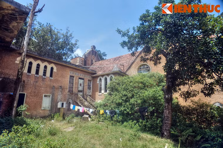 Đến những năm 2000, hầu hết các công trình ở nơi đây bị bỏ hoang, chỉ còn một số gian phòng được tận dụng làm nơi cư trú của khoảng 20 hộ gia đình.