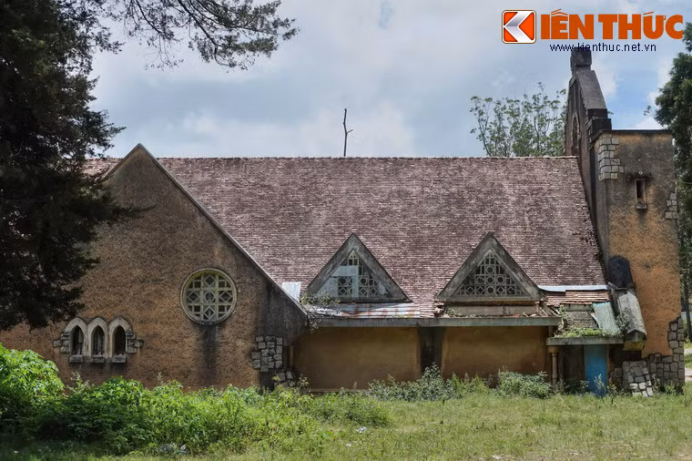 Xung quanh sự tồn tại của tu viện bỏ hoang ở Đà Lạt, trong thời gian qua đã xuất hiện nhiều tin đồn ma quái, rùng rợn.