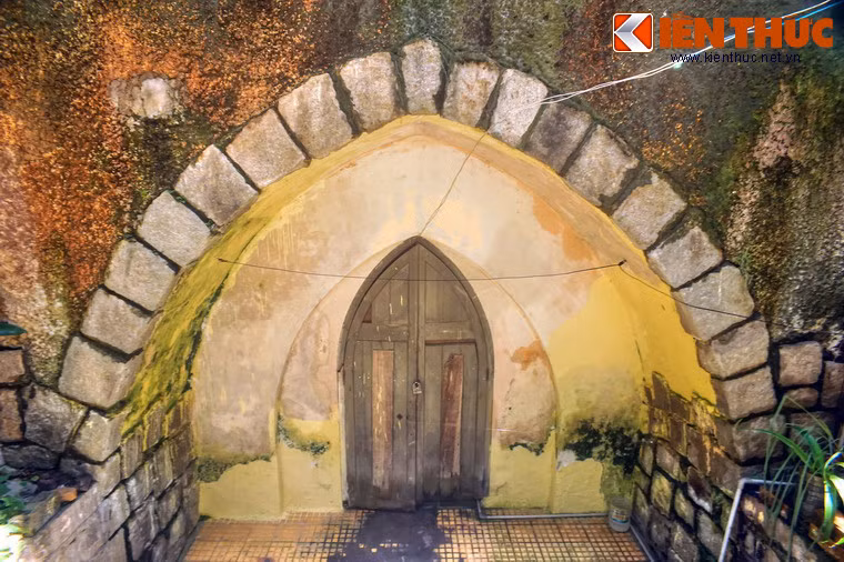 Một số hình ảnh khác về tu viện bỏ hoang ở Đà lạt.