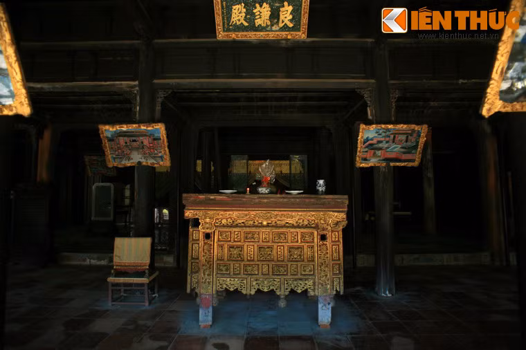 Sau khi vua băng hà, điện Hòa Khiêm trở thành là nơi thờ cúng bài vị của vua và Hoàng hậu.