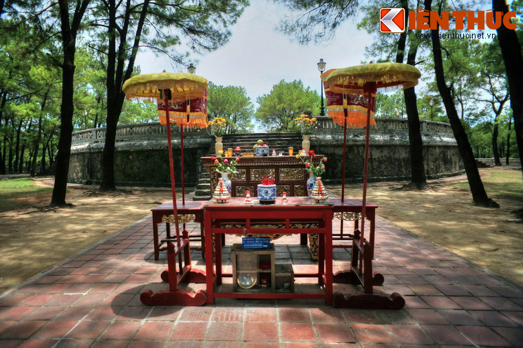 Lễ tế Nam Giao được coi là nghi lễ quan trọng bậc nhất dưới chế độ quân chủ. Đây là lễ tế Trời Đất, nhằm khẳng định tính chính thống của triều đại, uy quyền của Hoàng đế tuân theo mệnh trời mà cai trị dân chúng, chỉ nhà vua mới có quyền thực hiện.