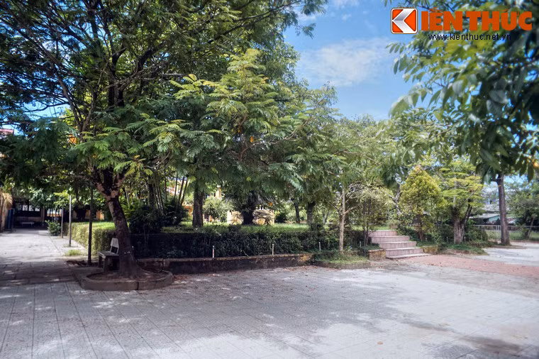 So với đàn Xã Tắc, đàn Sơn Xuyên có kích thước nhỏ hơn nhưng về tỉ lệ giữa các tầng đàn thì khá giống.