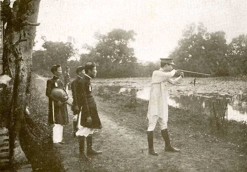 Anh quy ve Viet Nam tu mot cuon sach co cua Phap (1)