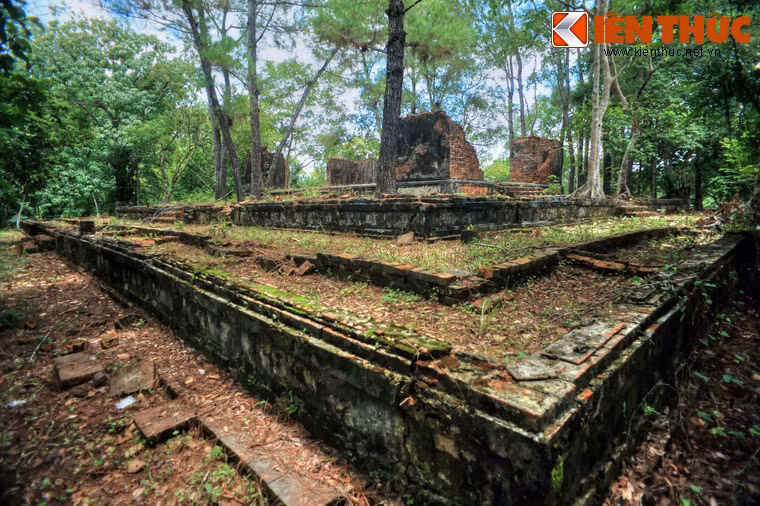 Tiếc rằng do sự tàn phá của thời gian, các công trình này chỉ còn là phế tích.