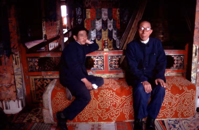 Các các bộ người Hoa trong cung điện Potala. Ảnh: Eve Arnold / Magnum Photos.