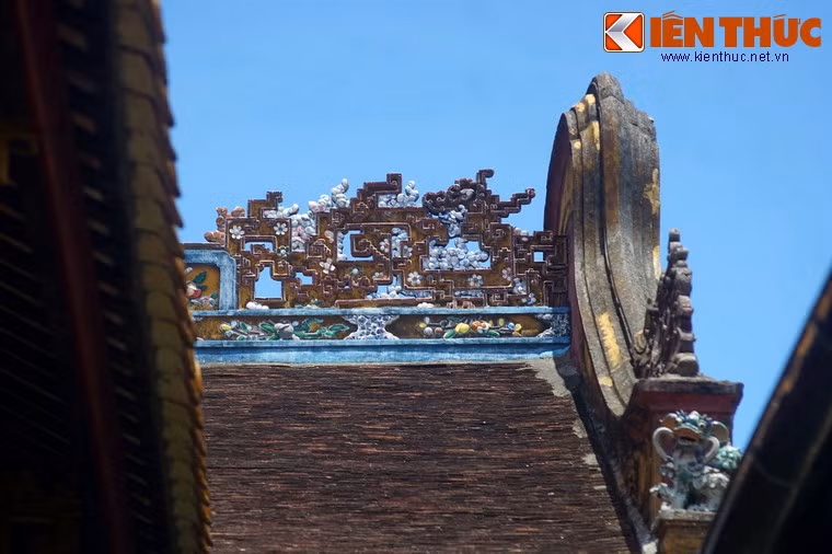 Về mặt kiến trúc, công trình xây theo nguyên mẫu ngôi miếu ở Hải Nam nhưng kích thước thu nhỏ lại. Dù vậy, đây vẫn là một trong các miếu cùng loại đẹp nhất với lối trang trí hết sức tỉ mỉ.