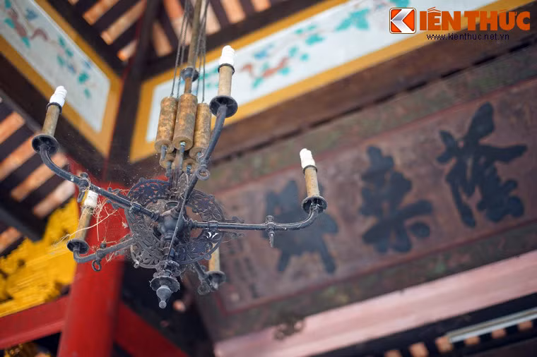 Vua Tự Đức xem xong tờ tâu liền sinh nghi vì đánh nhau với hải tặc mà lính không ai bị thương tích, còn phía bên kia thì chết sạch không một người bị bắt làm tù binh. Vụ việc nghiêm trọng nên vua Tự Đức nhấc bút châu phê: “Giao qua Bộ Binh điều tra cho rõ sự tình”.