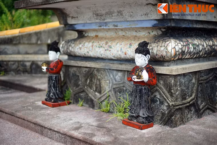 Một số hình ảnh khác về ngôi mộ chung của Thái Phiên - Trần Cao Vân.