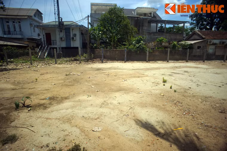 Trong những thập niên gần đây, đàn Âm hồn đã bị xâm hại nghiêm trọng do các hộ dân xây dựng nhà cửa trong khuôn viên đàn.