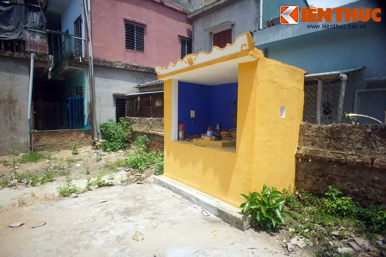 Trong dân chúng bắt đầu xuất hiện tin đồn rằng vong hồn những người chết trận đã gây nên hỏa hoạn do không được thờ cúng.