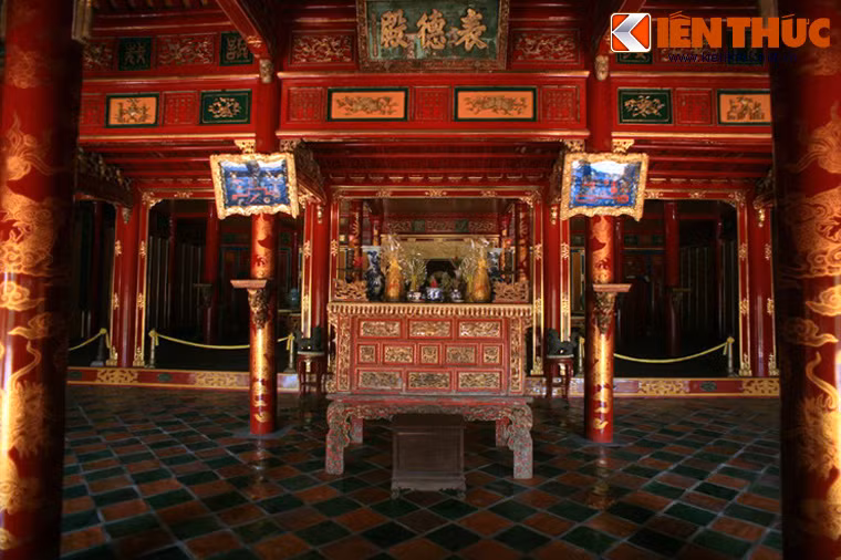 Điện Biểu Đức là nơi thờ cúng bài vị của vua Thiệu Trị và Hoàng hậu Từ Dụ.