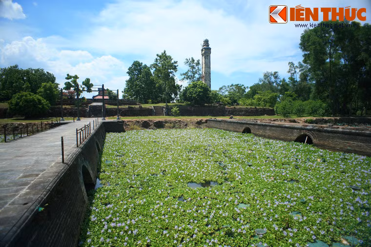 Ngày 14/6/1848, vua Tự Đức thân hành lên Xương Lăng kiểm tra lần cuối. Mười ngày sau, thi hài vua Thiệu Trị được đưa vào an táng trong lăng sau 8 tháng quàn tại điện Long An ở cung Bảo Định.