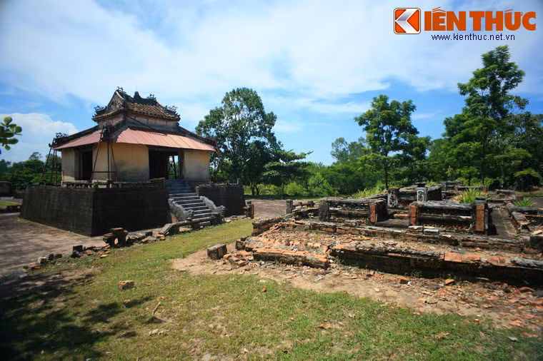 Cụ thể, các nhà thiết kế lăng Thiệu Trị đã tách riêng khu vực tẩm điện trong lăng Minh Mạng rồi cải tiến, sửa đổi cho phù hợp với cảnh quan nơi xây lăng Thiệu Trị để tạo ra đồ án thiết kế lăng này.