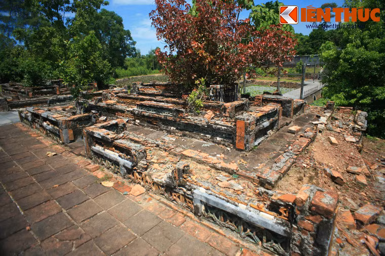 Sau nhiều thăng trầm của lịch sử, ngày nay lăng Thiệu Trị đã xuống rất cấp nặng nề. Hiện trạng này khiến lăng không được nhiều du khách ghé thăm như lăng các vị vua Minh Mạng, Tự Đức, Khải Định.