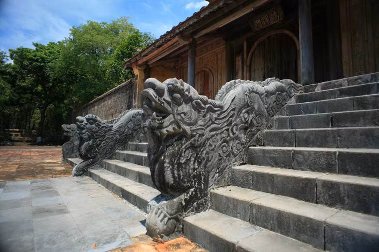 Giới nghiên cứu đánh giá, lăng Thiệu Trị là sự dung hòa hai mô thức kiến trúc của hai lăng vua được xây dựng trước đó là lăng Gia Long và Minh Mạng.