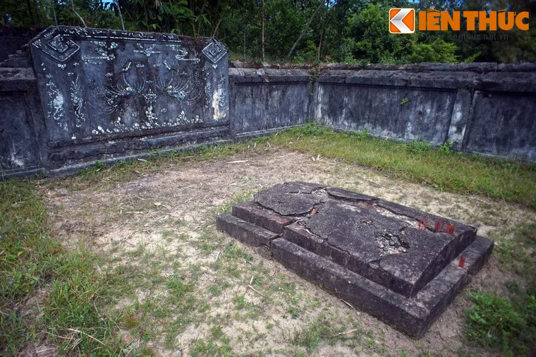 Với biến cố này, bà Nguyễn Văn Thị Hương đã được đưa lên một địa vị đầy quyền lực, đó là Hoàng thái phi.