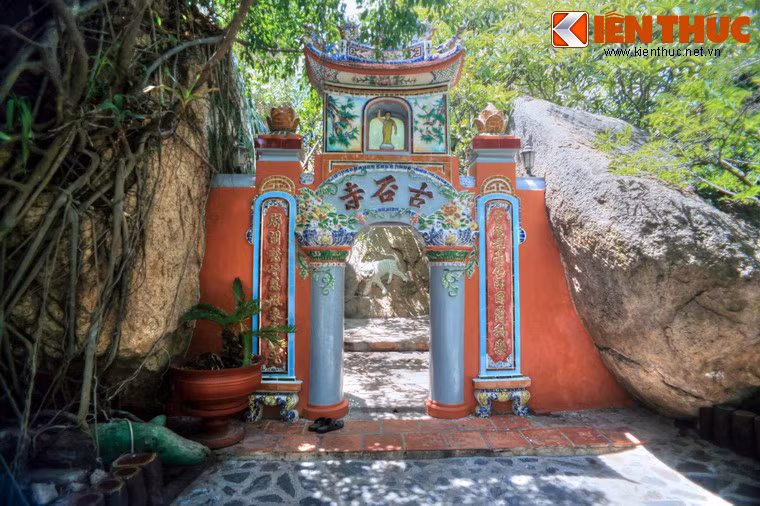 Chùa do thiền sư Bảo Tạng thuộc đời thứ 40 thiền phái Lâm Tế khai sơn năm 1835, ban đầu chỉ là một am nhỏ. Qua nhiều đời sư trụ trì, chùa được sửa sang và trùng tu để trở nên rộng lớn hơn và khang trang như ngày nay.