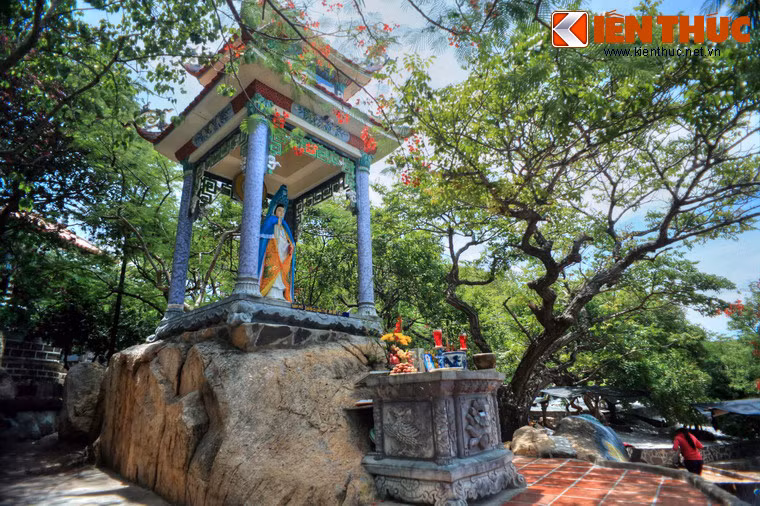 Vào năm 1993, chùa Cổ Thạch đã được công nhận là một di tích, thắng cảnh cấp quốc gia của Việt Nam.