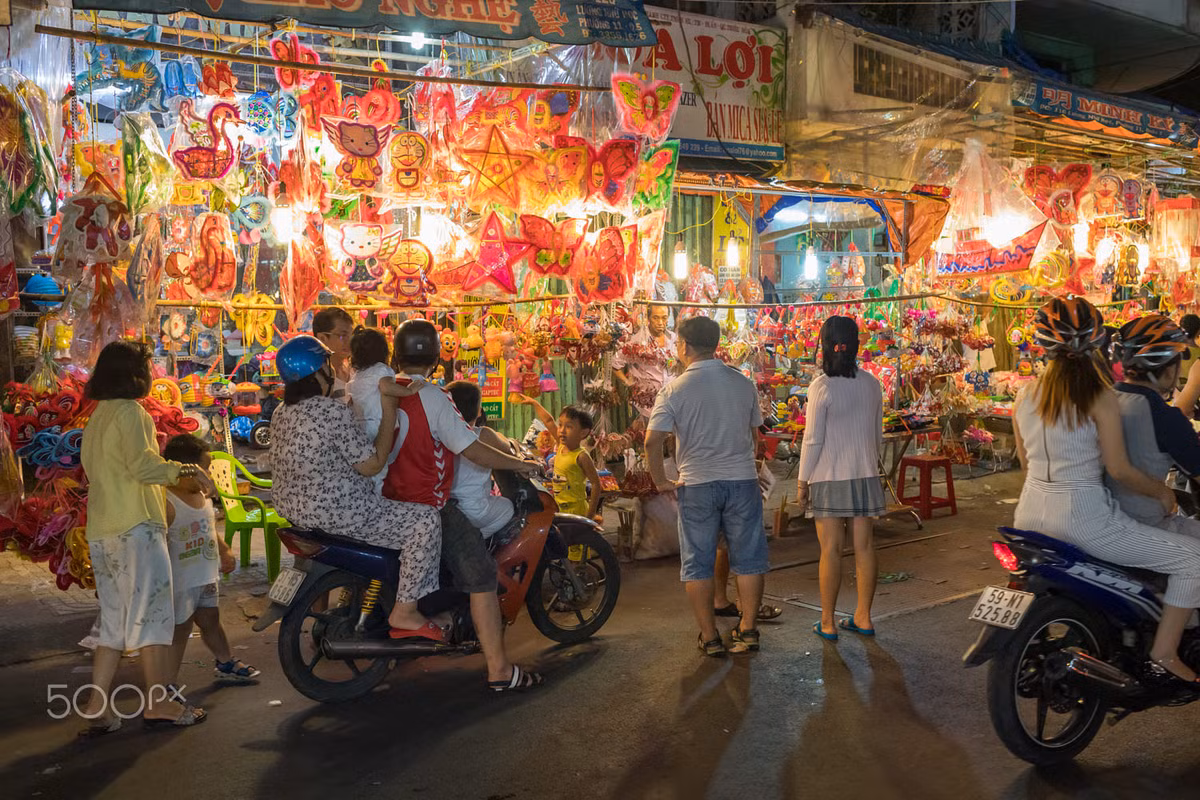 Tet Trung thu Sai Gon ruc ro qua ong kinh nguoi Phap