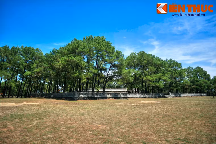 Nằm ở phường Trường An, thành phố Huế, đàn Nam Giao triều Nguyễn là đàn Nam Giao duy nhất của các triều đại phong kiến Việt Nam còn tồn tại.