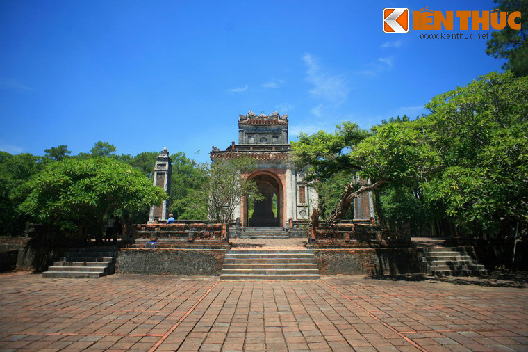 Có thể nói, trong lịch sử Việt Nam, Tự Đức là một vị vua có đóng góp to lớn cho việc phát triển nền văn hoá nước nhà. Ảnh: Nhà bia ở lăng Tự Đức.