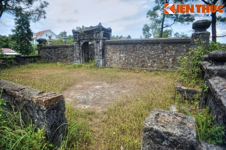 Thục tần Nguyễn Khắc Thị Bửu đã sinh cho vua Minh Mạng bốn hoàng tử (chỉ nuôi được một người do ba người kia mất từ nhỏ) và ba công chúa.