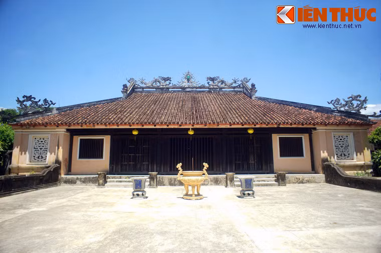 Chùa có kiến trúc hình chữ Khẩu. Chính điện là công trình chính, kiến trúc theo kiểu nhà rường, gồm ba gian hai chái được kết cấu bởi 4 hàng cột cái, 4 hàng cột quân, 8 cột con và 16 cột hiên.