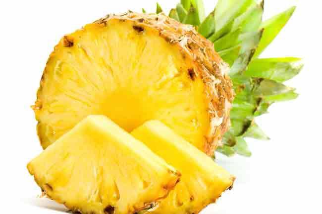 Dứa: Chất bromelain có trong dứa rất hiệu quả trong điều trị đầy hơi và đau bụng. Dứa giúp giảm đau nhanh thông qua cải thiện tuần hoàn máu và kháng viêm.