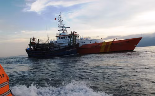 6 thuyen vien cung tau ca mat lien lac nhieu ngay tren bien