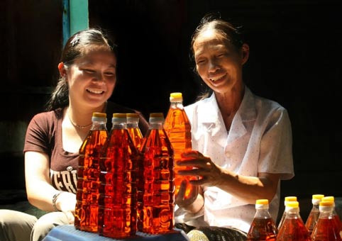  5. Nước mắm Nam Ô Làng Nam Ô (Hòa Hiệp Nam, Liên Chiểu, Đà Nẵng) xưa nay đã lừng danh với nghề làm nước mắm "tiến vua". Thương hiệu nước mắm Nam Ô được chế biến từ cá cơm than cho chất lượng nguyên chất, tuyệt hảo - Ảnh: Dân trí.