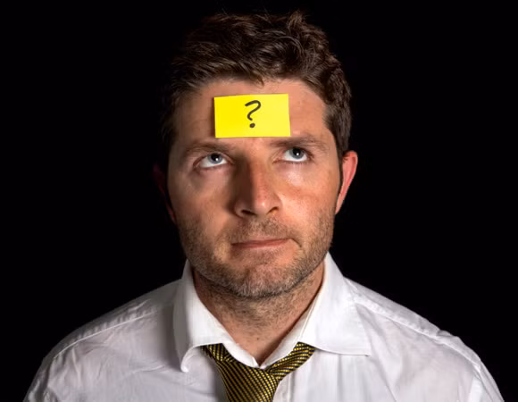 Dễ suy giảm nhận thức và mất trí nhớ. Một nghiên cứu trên tạp chí Thần kinh học (Neurology) cho biết, những người ngáy to và bị ngưng thở khi ngủ thường gặp các vấn đề về tư duy và trí nhớ sớm hơn 10 năm so với những người dễ thở khi ngủ. Mặc dù không rõ quá trình khó thở hay ngáy ngủ dẫn đến suy giảm nhận thức nhưng tác giả của nghiên cứu cho biết, những người ngủ đêm kém, ban ngày hay buồn ngủ thường gặp khó khăn trong ghi nhớ và tư duy.