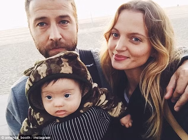 Amanda chia sẻ: ""Là một người mẹ, tôi yêu thương con mình hơn ai hết, mặc dù bé bị bệnh nhưng tôi vẫn luôn mong bé có được cuộc sống vui vẻ như bao đứa trẻ khác, tôi luôn muốn ghi lại những khoảnh khắc đáng yêu của con".