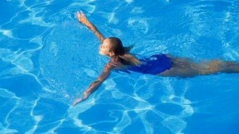 Không được bơi lội trong vòng 24h. Nếu bạn wax lông trước kỳ nghỉ, bạn nên thực hiện trước đó 1 tuần, không nên xuống nước ngay sau đó để tránh bị nhiễm trùng.