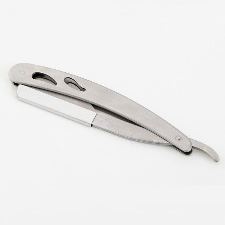 Dao cạo có thể khiến bạn bị tổn thương. Thực tế, lông sẽ mọc lại sau khoảng 1-3 tuần tùy vào đợt điều trị của bạn. Điều đó có nghĩa là bạn sẽ không kiềm chế được mà tự wax tại nhà, điều này làm tăng nguy cơ bị tổn thương vùng kín.