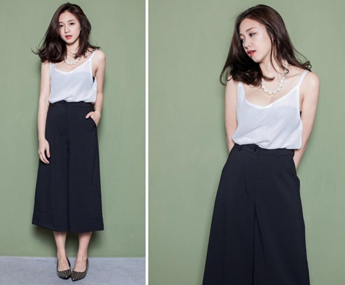 Không chỉ mang đến sự thoải mái, năng động để người mặc dễ di chuyển, những chiếc quần culottes với chất liệu khác nhau còn giúp bạn gái đẹp trang nhã, không kém phần thu hút so với chân váy. Thậm chí, quần culottes với hoa văn “hút” mắt còn có thể kết hợp để phá cách với một số kiểu áo Hè.