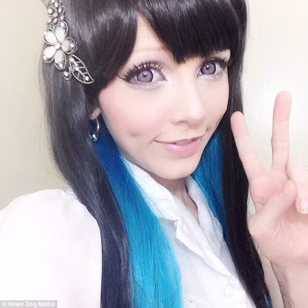 Căn bệnh loạn dưỡng cơ này hiện chưa có thuốc điều trị mà chỉ có nhóm thuốc hỗ trợ làm chậm quá trình tiến triển. Rối loạn này cũng khiến Amber không thể nuốt thức ăn như bình thường.