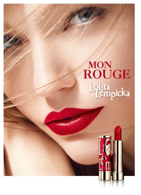 Mặt khác, nếu để ý bạn sẽ thấy bất cứ hình ảnh nào trên các quảng cáo, trong các tài liệu tham khảo, khi nhắc đến “đẹp” người ta đều mặc định tô lên đôi môi cô nàng màu đỏ. Hình ảnh quảng bá cho các thương hiệu mỹ phẩm cao cấp cũng luôn sử dụng son môi màu đỏ.