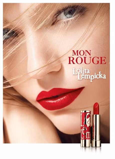 Mặt khác, nếu để ý bạn sẽ thấy bất cứ hình ảnh nào trên các quảng cáo, trong các tài liệu tham khảo, khi nhắc đến “đẹp” người ta đều mặc định tô lên đôi môi cô nàng màu đỏ. Hình ảnh quảng bá cho các thương hiệu mỹ phẩm cao cấp cũng luôn sử dụng son môi màu đỏ.