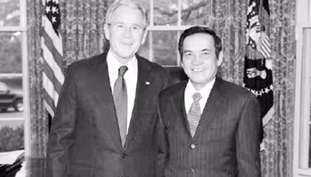 Giam doc CIA bat ngo moi Dai su Viet du tiec