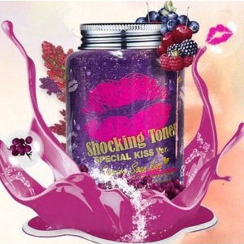 Không giống như những loại nước hoa hồng lỏng thông thường khác, nước hoa hồng dạng gel bao gồm tổng hợp cả toner + lotion + essence trong một sản phẩm, giúp bước dưỡng da trở nên đơn giản và nhẹ nhàng hơn bao giờ hết.