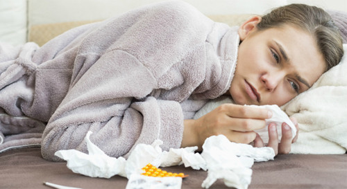 Nhiễm cúm có biến chứng. Nhiễm cúm có biến chứng như viêm não, màng não hay viêm phổi cũng không cho con bú.