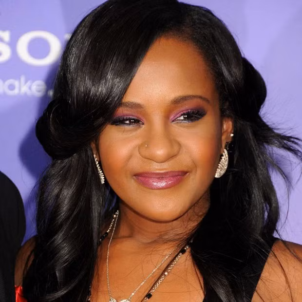 Bobbi Kristina Brown được các bác sỹ tận tình chăm sóc nhưng không qua khỏi. Khi cô qua đời, tất cả những người thân đều ở bên. “Cả gia đình đều muốn Bobbi Kristina Brown cảm nhận được rằng họ ở bên cô, có thể trong tâm thức cô ấy biết điều đó, họ đã nỗ lực hết sức vì cô ấy và giờ thì Bobbi đã được yên nghỉ”, một nguồn tin khẳng định.