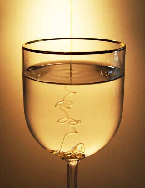 Mật ong pha nước ấm. Uống thức uống này vào buổi sáng giúp bạn cảm thấy no nhanh hơn, bạn sẽ nạp ít thức ăn lại và cân nặng cũng bắt đầu giảm. Đồng thời, nước ấm pha mật ong buổi sáng cũng mang đến cho bạn nguồn năng lượng dồi dào cả một ngày dài.