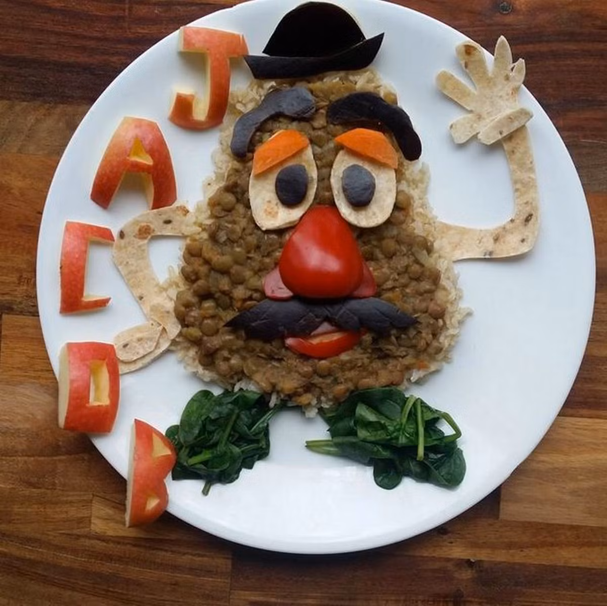 Cuộc đấu tranh vào các bữa ăn hàng ngày luôn khiến nhiều bậc cha mẹ đau đầu, đặc biệt là việc nghĩ cách khuyến khích trẻ ăn rau và trái cây.